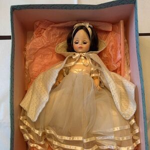 Collectible Vintage Madame Alexander
 "Snow White" 14" Doll #1455 1960's Design